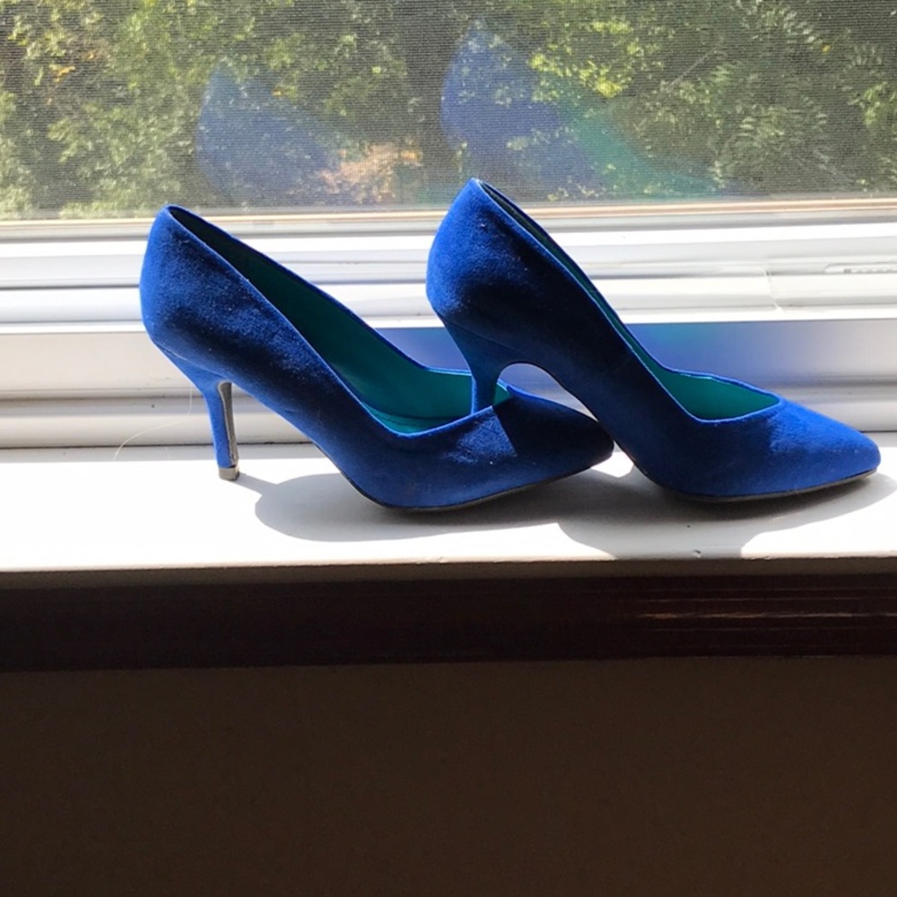 Bamboo Royal Blue Heels.    NWOT
